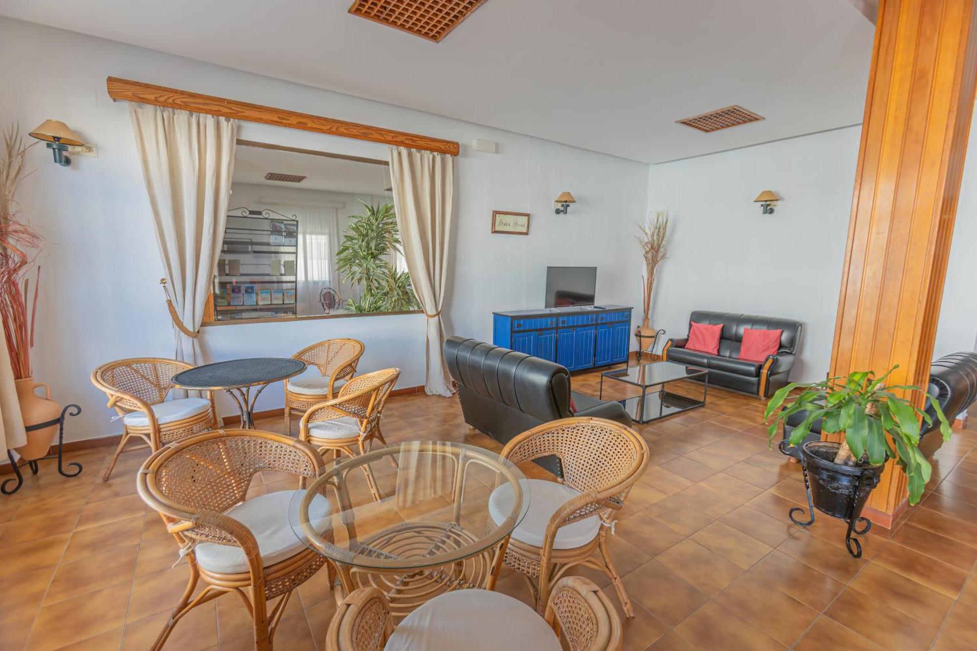 Tres Jotas Conil Hotel
