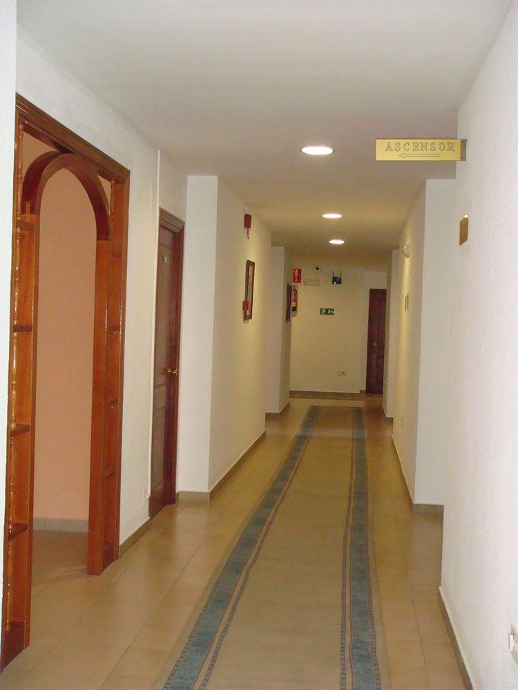 Tres Jotas Conil Hotel 2*