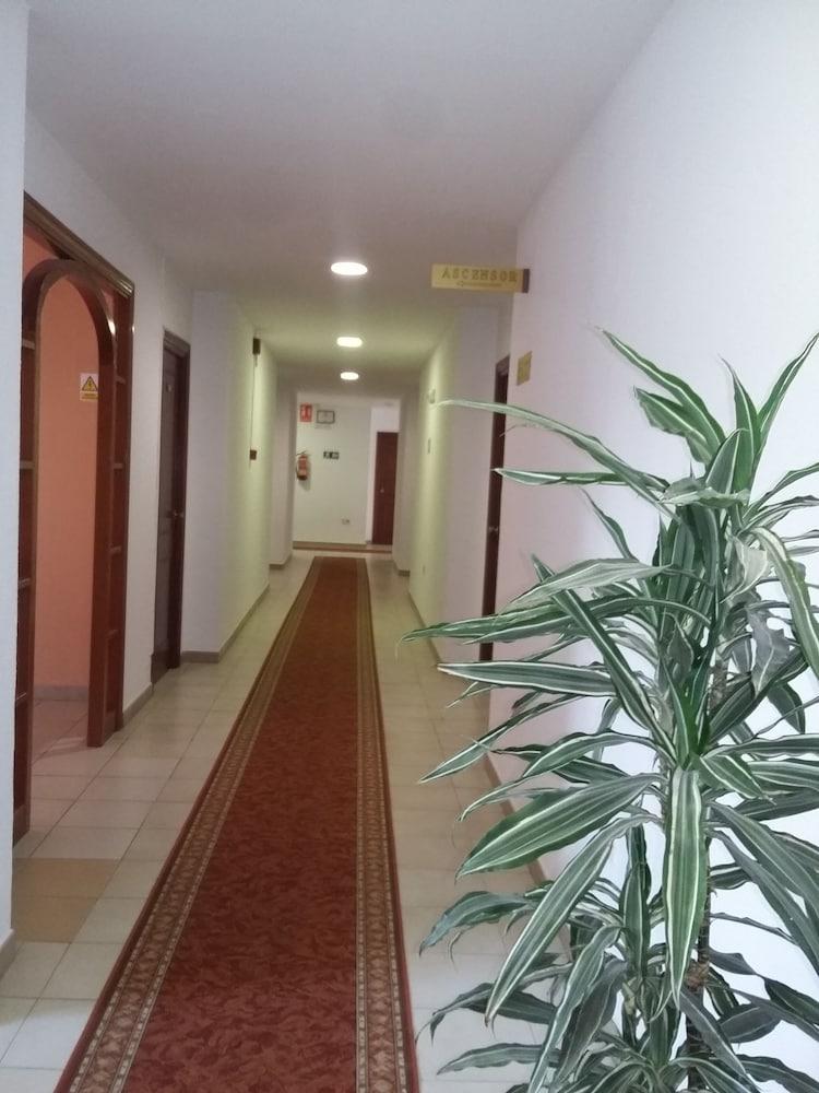 Tres Jotas Conil Hotel